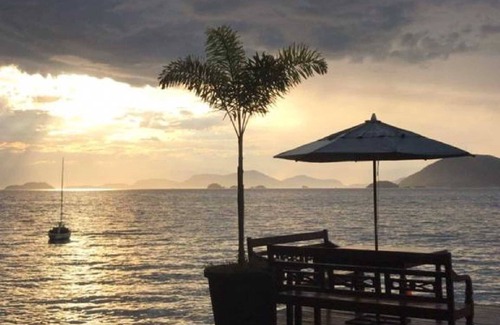 Biscaia Casa | Linda Casa de Frente al mar en condominio cerrado con playa privada