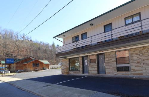 Gatlinburg Hotel | Bishop Inn Downtown Gatlinburg