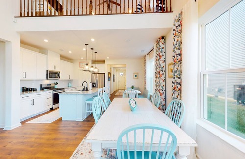 Millville Casa | Bishop's Landing townhouse with grill, outdoor pool, gym, tennis court, shuttle