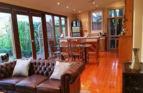 North Adelaide Casa | Suite de Obispos Garden Spa