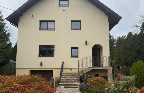 Lomianki Casa | BIZAR Hostel in Izabelin-Dziekanówek