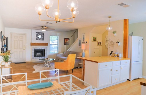 West San Antonio Casa | BL: Lackland/BMT Graduation 3 Miles. Easy & Quick! 7 years Hosting BMT Families.