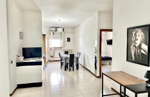 Velletri Apartamento | BLACK AND WHITE HOUSE- 70 mq