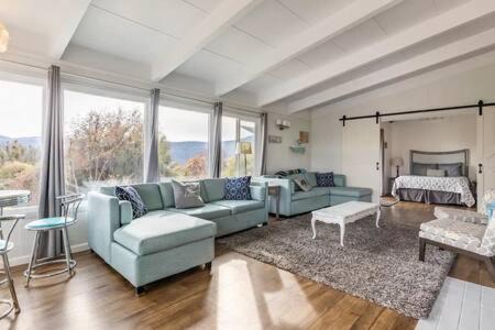 Oakhurst Casa | Black Bear Haven Hot tub Pool table BBQ Darts