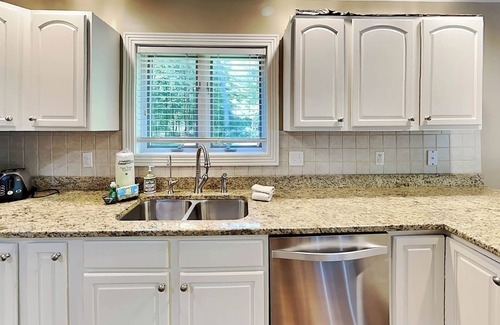 Blakeslee Casa | Black Bear Lodge: Lake Access Home w / Community Indoor Pool