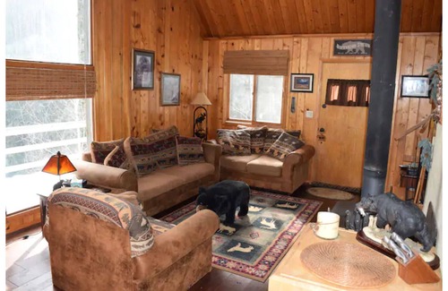 Black Hawk Cabina | Black Bear Lodge & Sauna (b/t- Ned &Black Hawk)