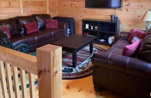 Murphy Cabina | Black Bear Retreat “The Perfect Getaway”