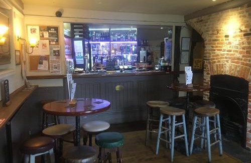 Wivenhoe Hotel | Black Buoy Inn