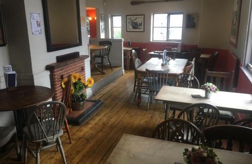 Wivenhoe Hotel | Black Buoy Inn