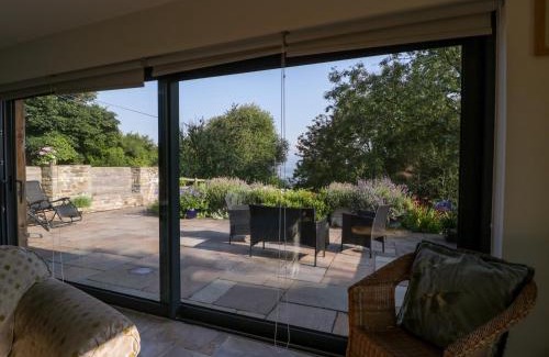 Abergavenny Casa | Black Cat Bach