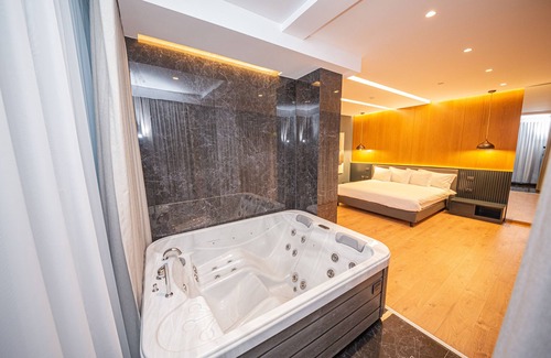 Tirana Hotel | Black Diamond Hotel