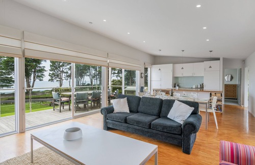 Kuaotunu Casa | Black House Lookout - Kuaotunu Holiday Home
