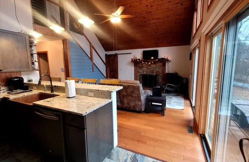 Old Fort Casa | Black Mountain & Asheville Relaxation! Waterfalls, Lakes, Hiking, Biking Trail!