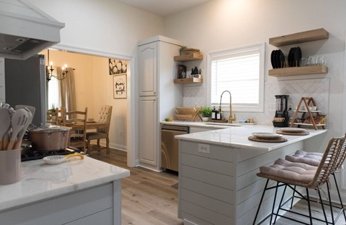 Pearl Casa | "Black Pearl: Luxury Home, Near Amenities, Sleeps 6"