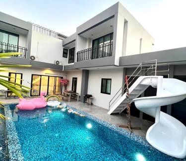 North Pattaya Villa | Black Pearl Villa Wongamat