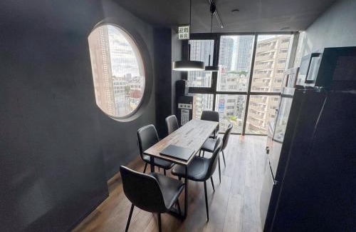 Asato Apartamento | Black Penthouse Naha 最大12名宿泊可 118平米 国際通り沿い 牧志駅 徒歩5分