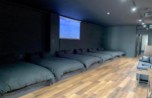 Asato Apartamento | Black Penthouse Naha 最大12名宿泊可 118平米 国際通り沿い 牧志駅 徒歩5分