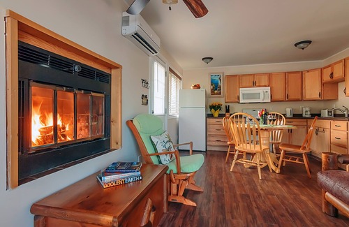 Milford Cabaña | Black River Cottages. Private, waterfront and air-conditioned cottages