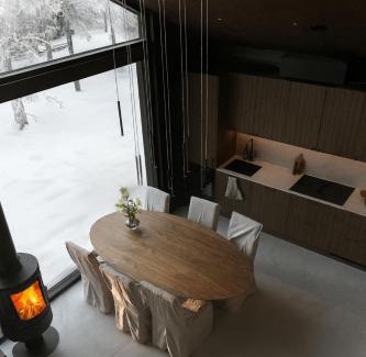 Akaslompolo Villa | Black Villa, Aurora View Bath & Sauna, Private Design Villa in Lapland