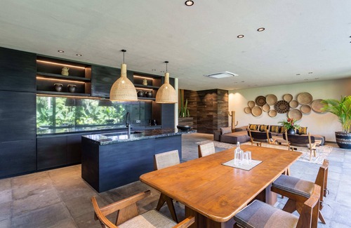 Berawa Villa | Black Villas Canggu Beach by OXO