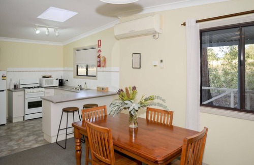 Pokolbin Cabina | Black Wattle Cabin 10 - 2 bedroom with 2 x queen beds