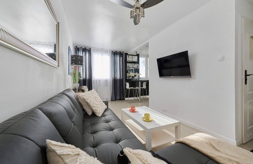 Fabryczna Apartamento | Black & White Studio by Renters