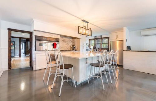 Woodbury Casa | BlackWoods Old Country Home
