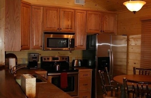 Blairsville Cabina | Running Bear Cabin, disfruta del aire de la montaña desde el columpio del porche.
