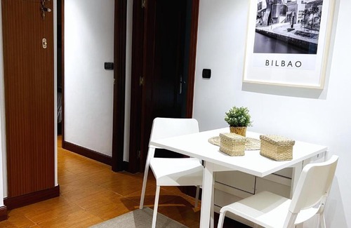 Deustuko San Pedro-Erribera Apartamento | Blas de Otero, Vivienda Turística Reformada con Wifi