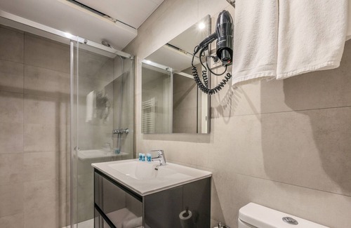 Gaztambide Cama Y Desayuno | Espectacular habitación doble con gimnasio B109