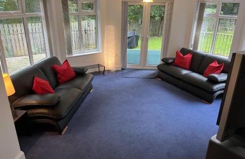 Blaydon on Tyne Apartamento | BlaydonBurn - Sleeps 4 5 - Parking - HotTub - Yard