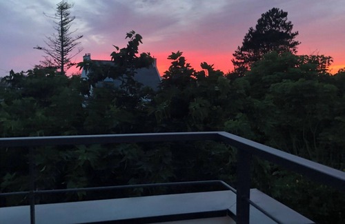 Guisseny Casa | Bleuniou gîte with pool access (6 to 10 people). 2 minutes' walk from the beach.