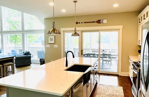 Mineral Casa | Bliss Lake Anna: Luxury Waterfront on the private side of Lake Anna