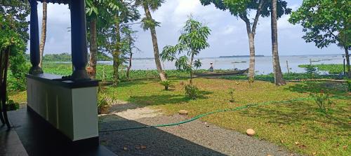 Andhakaranazhy Casa | Bliss on the Lake