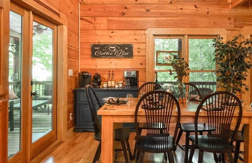 Morganton Cabina | Blissful cabin Retreat -Secluded Hot Tub and Deck Slide
