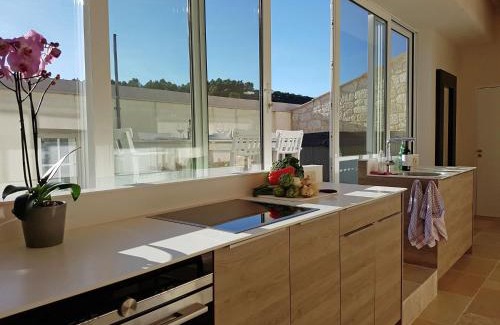 Villeseque-des-Corbieres Apartamento | Blissful Stay in Mandourelle