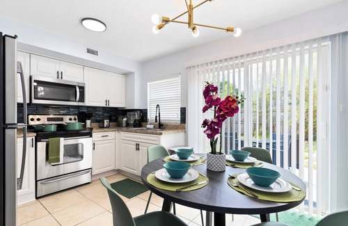 Indian Harbour Beach Apartamento | Blissway ~ Walk to the beach, Pool, BBQ, Gym, Patio