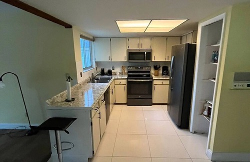 Florida Central Atlantic Coast Casa | Blocks a way to Universal Studios. Full Single Family with pool, and amenities.