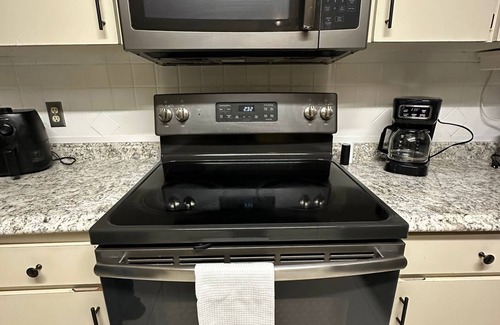 Florida Central Atlantic Coast Casa | Blocks a way to Universal Studios. Full Single Family with pool, and amenities.