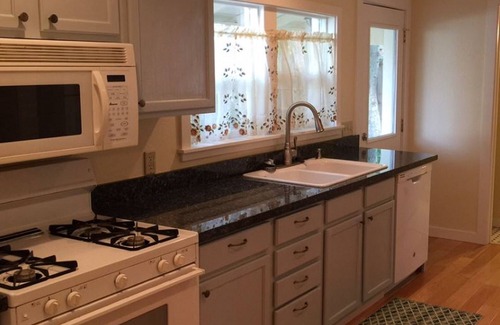 Historic Railroad District Casa | COTTAGES DE VISTA BLOSSOM - Casa con encanto cerca de OSF Plaza y el centro
