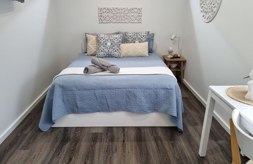 Lake Illawarra Casa | Blue Beach House - dog friendly. Walk to Beach, lake. Fish surf swim SUP dive