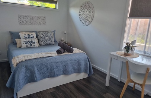 Lake Illawarra Casa | Blue Beach House - dog friendly. Walk to Beach, lake. Fish surf swim SUP dive