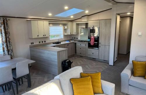 Malton Casa | Blue Bell Lodge with Hot Tub Malton