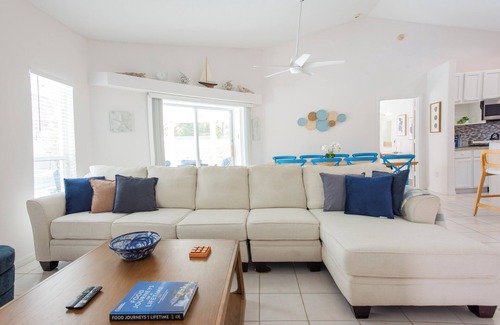 Florida Ridge Casa | Blue Breeze Retreat: 4B House with Pool, BQ & Game Room in Vero Beach