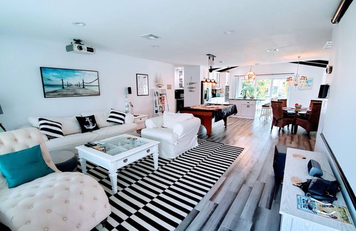 Tropic Palms Casa | Blue Buddha Beach - Private Pool/Spa & Home Cinema