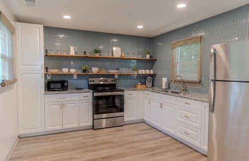 Covington Casa | Blue Bungalow w/ Free Golf Cart