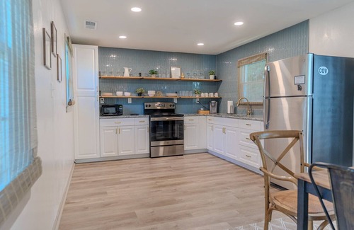 Covington Casa | Blue Bungalow w/ Free Golf Cart