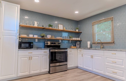 Covington Casa | Blue Bungalow w/ Free Golf Cart