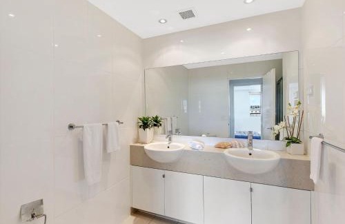 The Entrance Apartamento | Blue Coral Terrace Coast Luxury 31