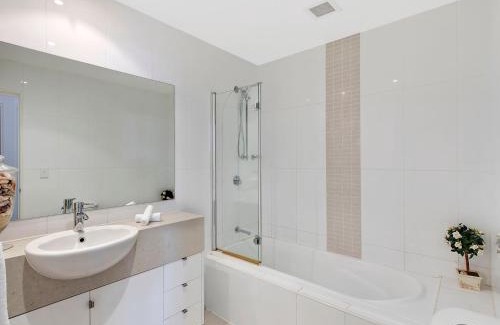 The Entrance Apartamento | Blue Coral Terrace Coast Luxury 31